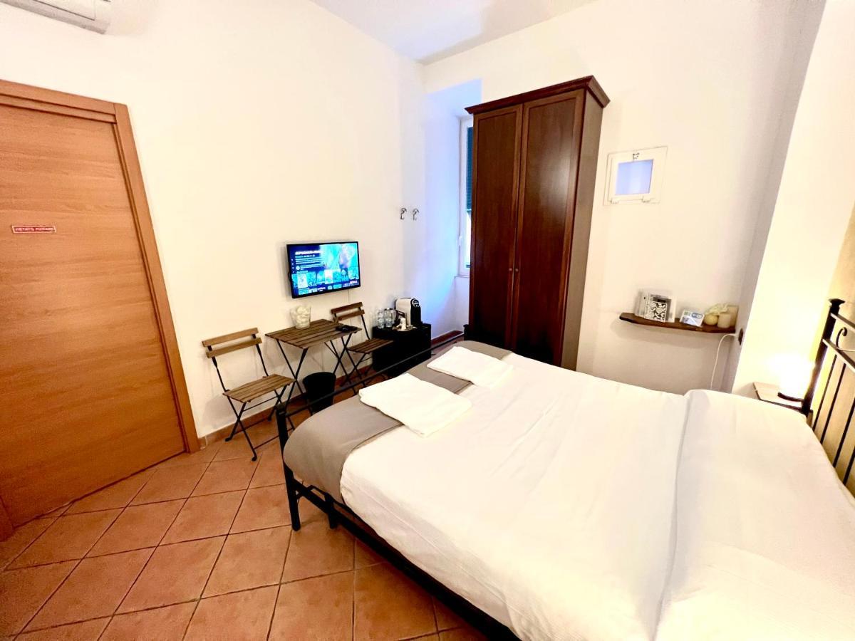 Affittacamere Virginia'S Rooms Genua Exteriör bild